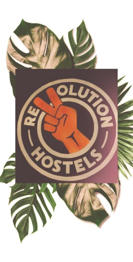Revolution Asoke Hostel Bangkok Bagian luar foto