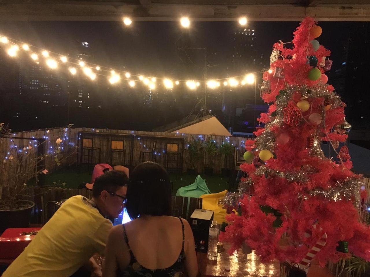 Revolution Asoke Hostel Bangkok Bagian luar foto